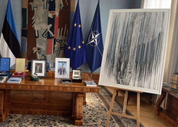 The President of Estonia gifted a drawing by Jaanika Peerna to the King of Sweden
