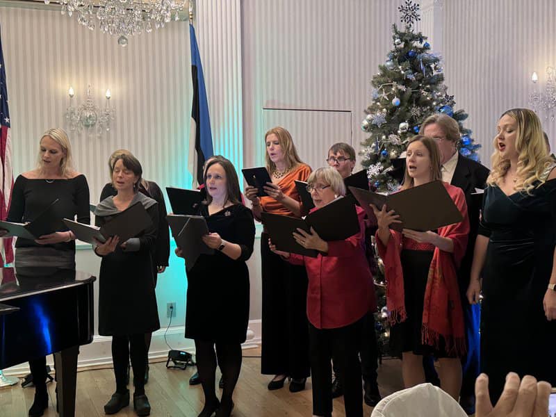 New Yorgi Eesti Segakoor esineb NY Eesti Maja jõulupeol. Foto: New Yorgi Eesti Maja Facebook